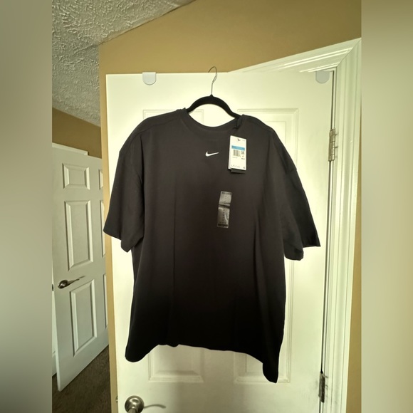 NWT‼️Nike Sportswear EssentialWomen's Oversized T-Shirt - Picture 2 of 3